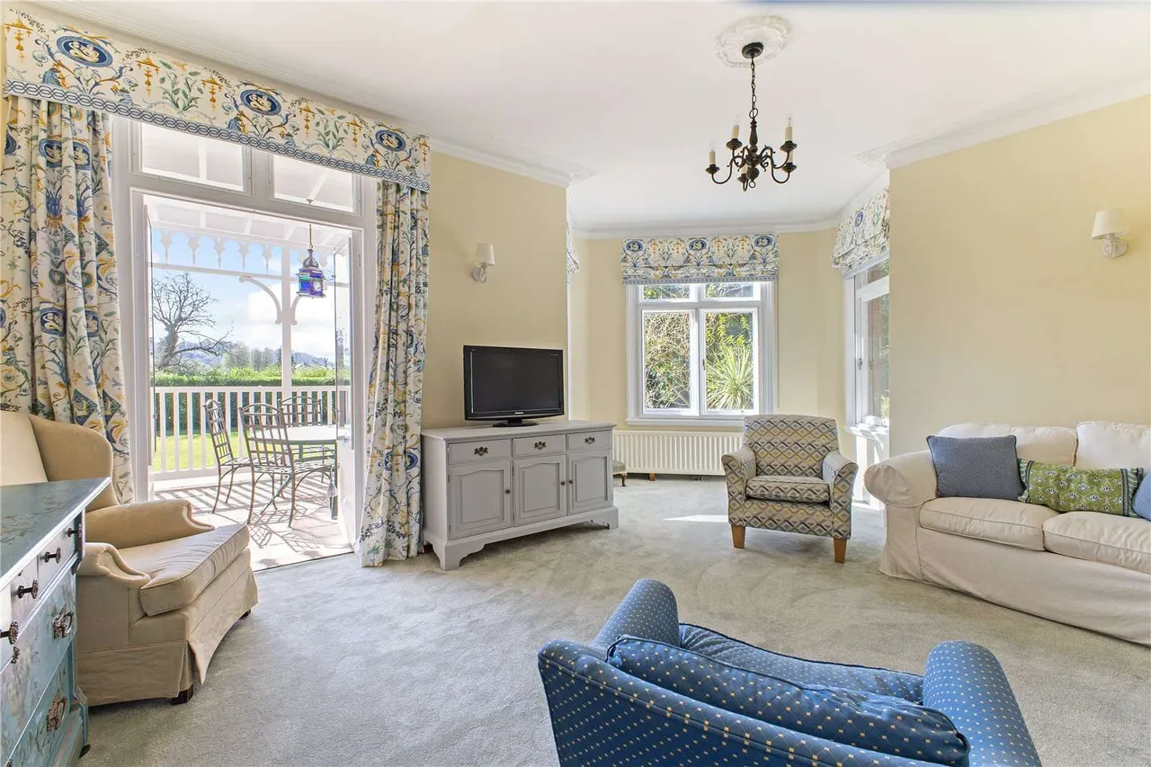 Donkey Lane, Bourne End, Buckinghamshire, SL8 5RR, photo 6