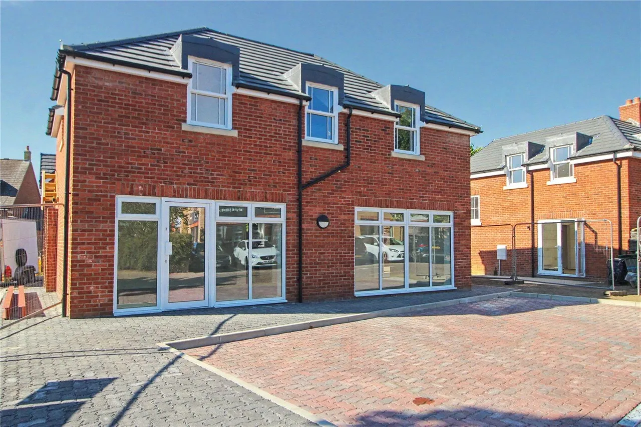 retail to rent, Oak Court, Poringland, NR14