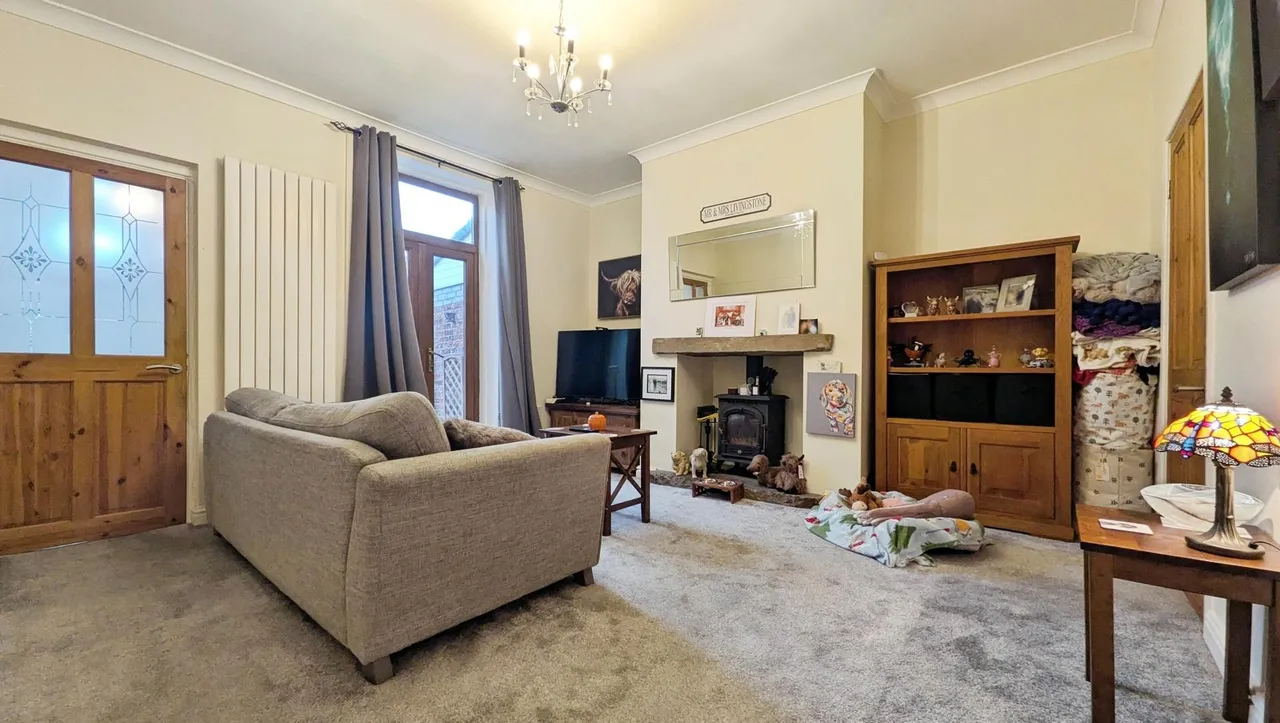 West Street, Lees, OL4, photo 6