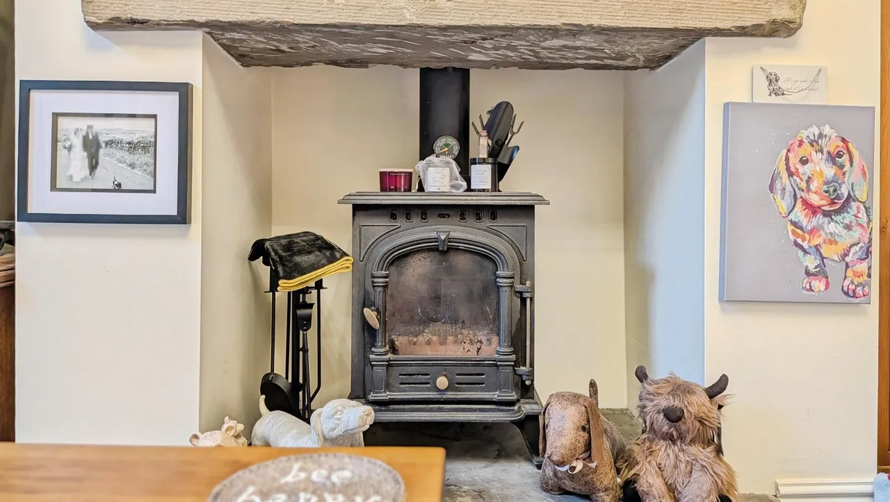 West Street, Lees, OL4, photo 7
