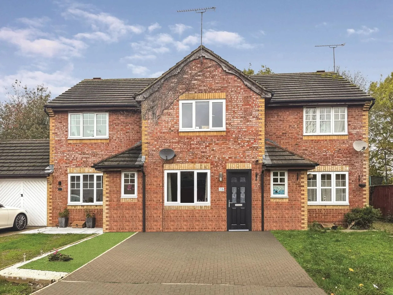 2 bed house to rent, Dunsford Close, SN1