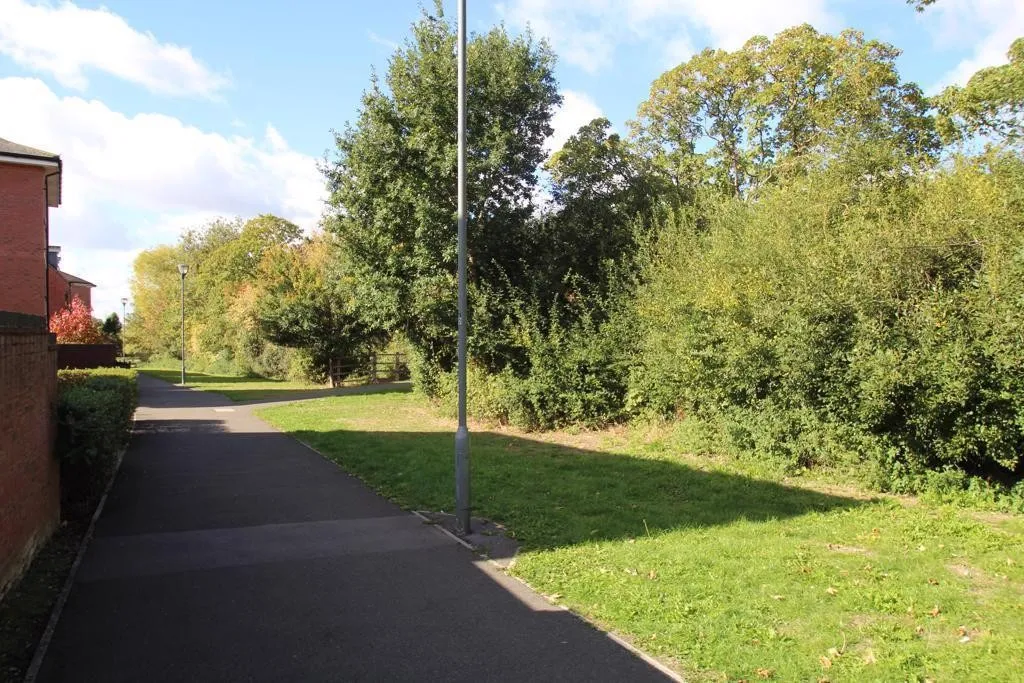 Eastbury Way, Redhouse, photo 6