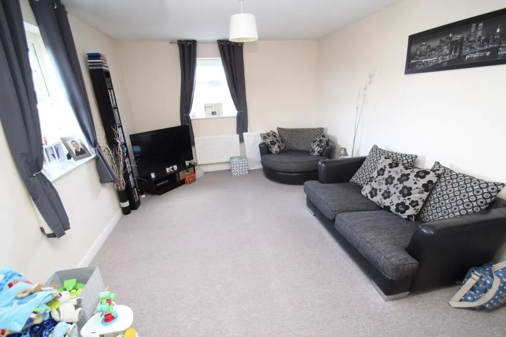 Eastbury Way, Redhouse, photo 4