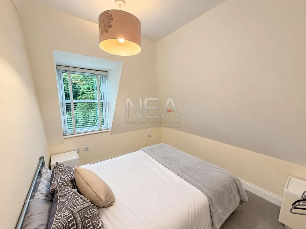 Treetops, Caversham, photo 15
