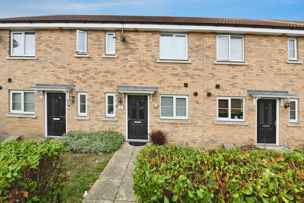 2 bed house for sale, Markhams Chase, Basildon, SS15