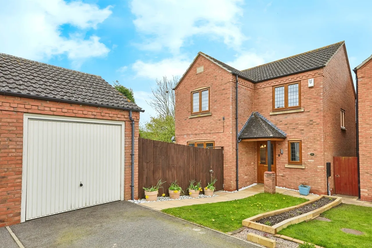 4 bed house for sale, Wentworth Drive, Stretton, DE13
