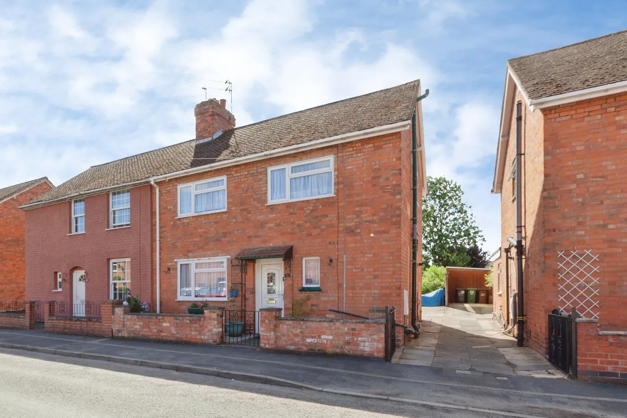 3 bed house for sale, Sandford Road, Syston, LE7
