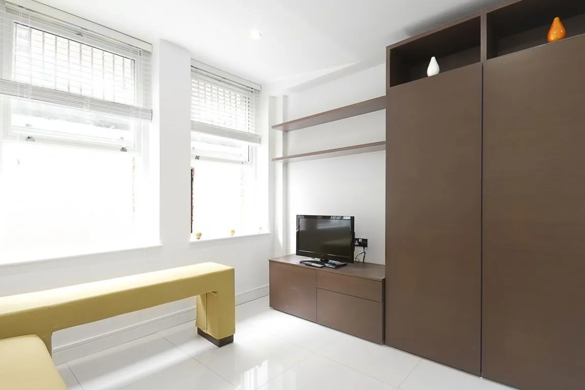 Albany House, London, photo 4