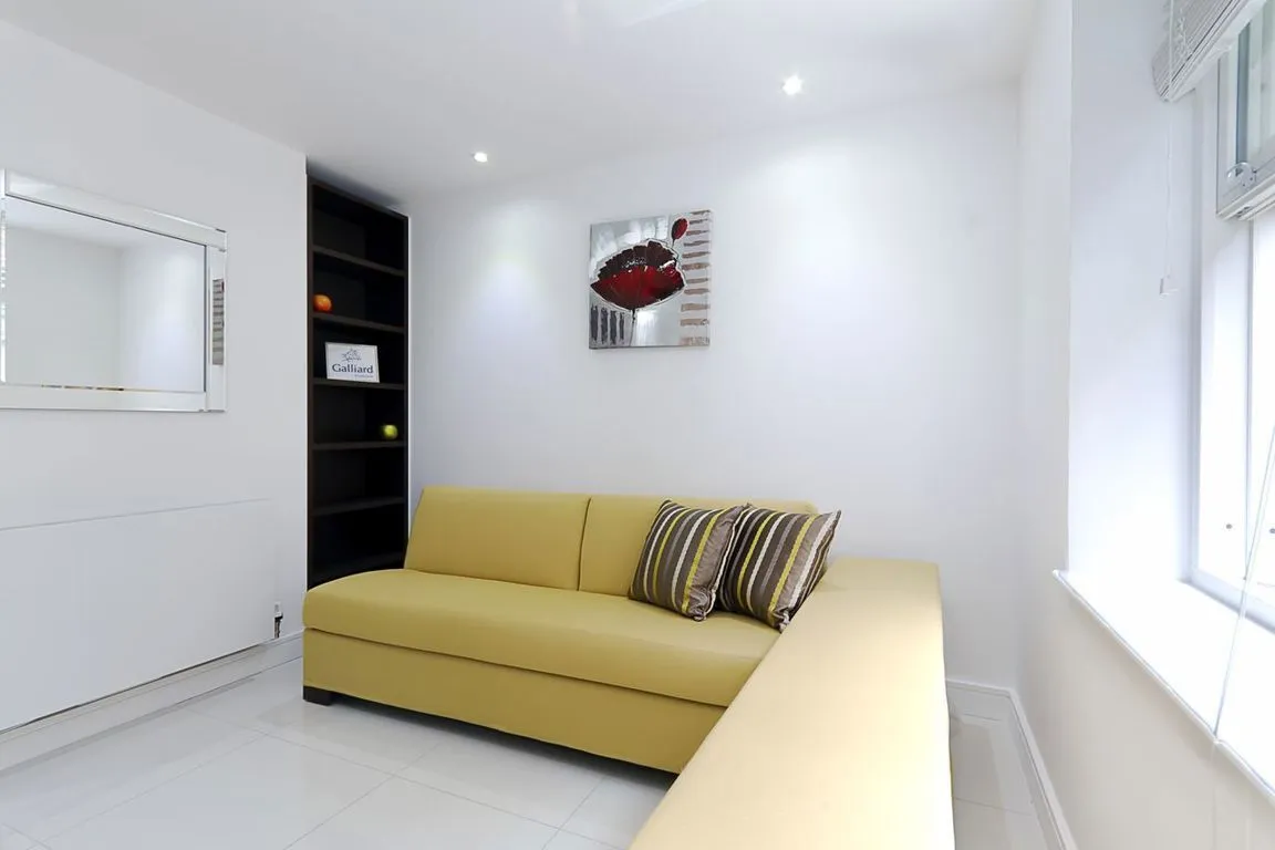 Albany House, London, photo 2