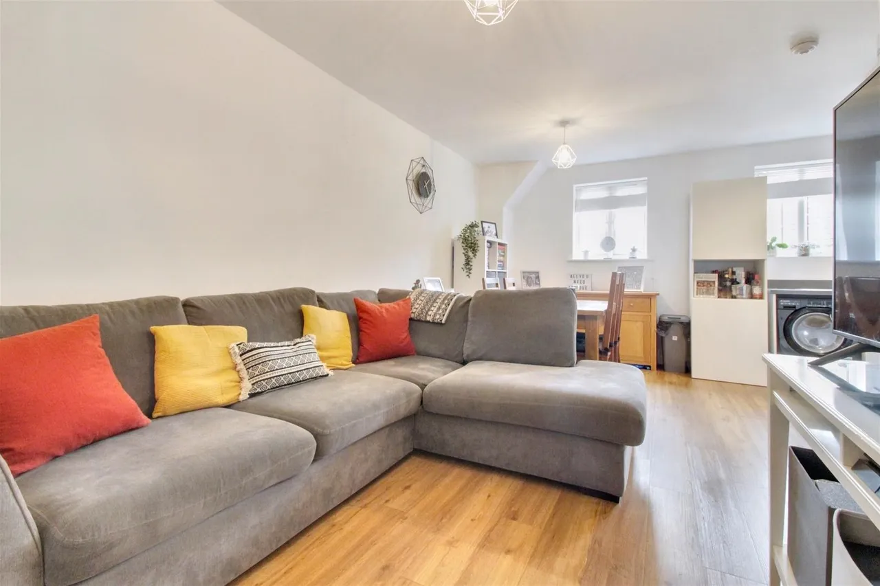 34 Cambrian Way, Worthing, photo 2