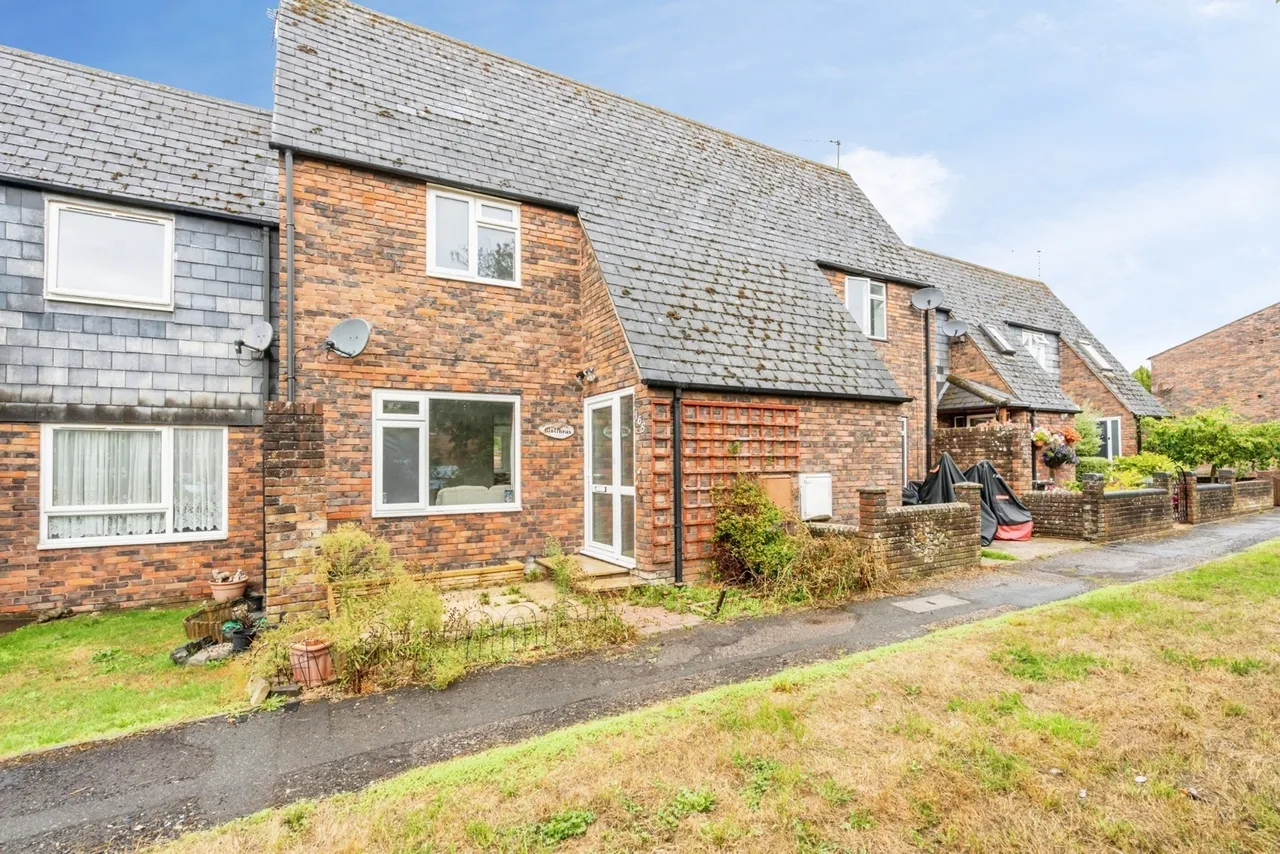 Maplehurst Road, Chichester, PO19, photo 2