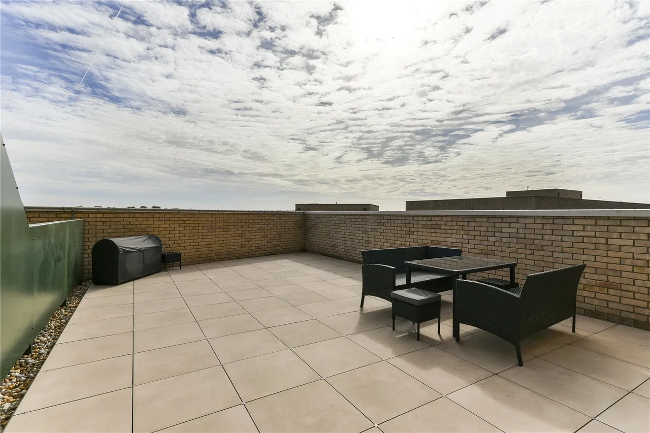 Monarch Square, London, SW11, photo 9