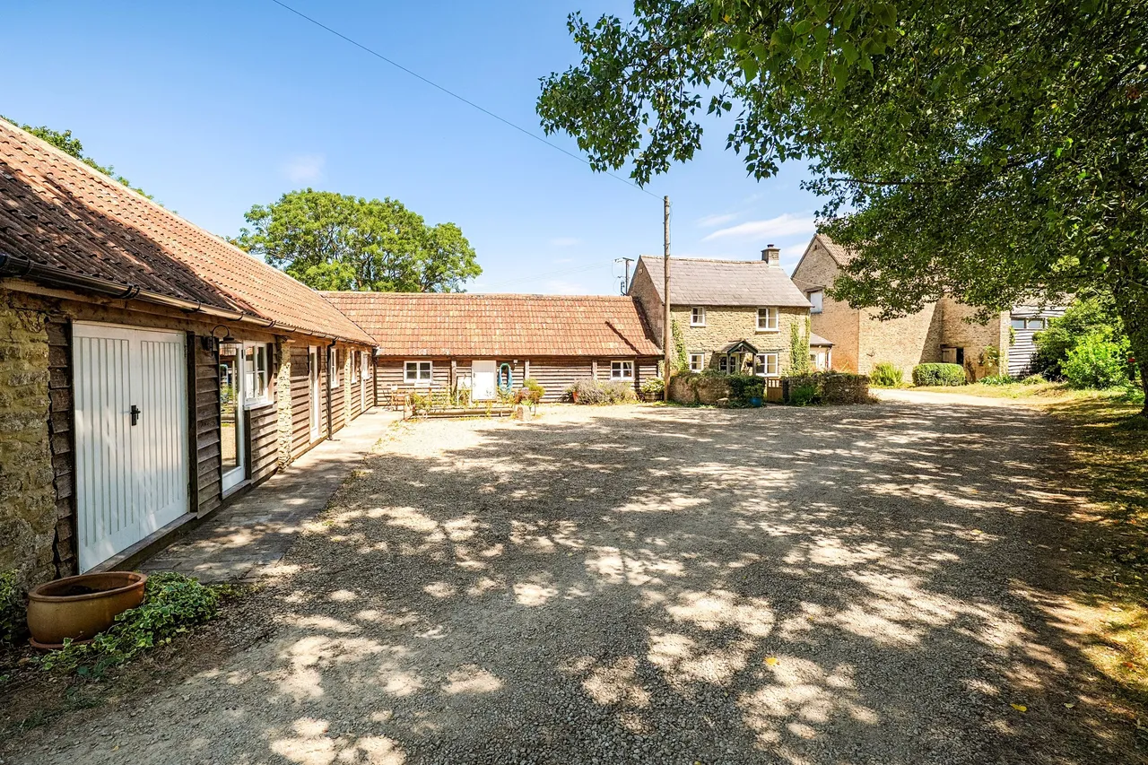 5 bed house for sale, Corston, Malmesbury, SN16