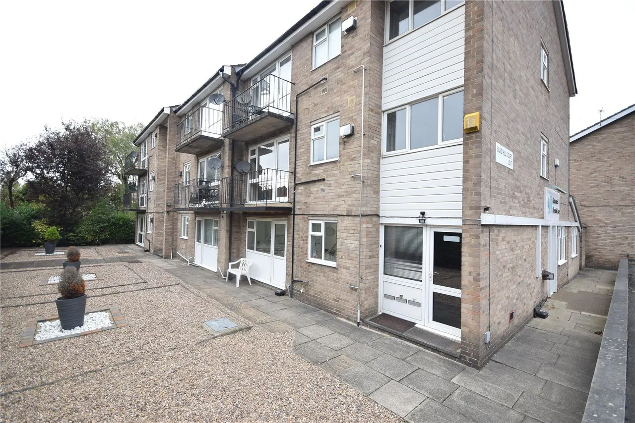 2 bed flat to rent, Slaid Hill Court, Leeds, LS17