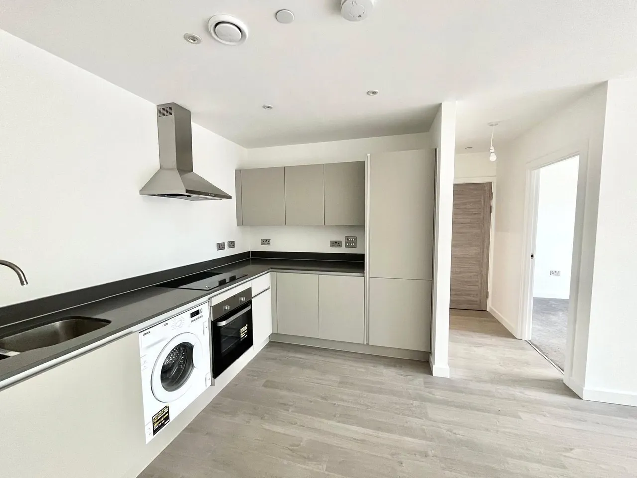 Buckingham Road, Bletchley, Milton Keynes, Buckinghamshire, MK3, photo 2