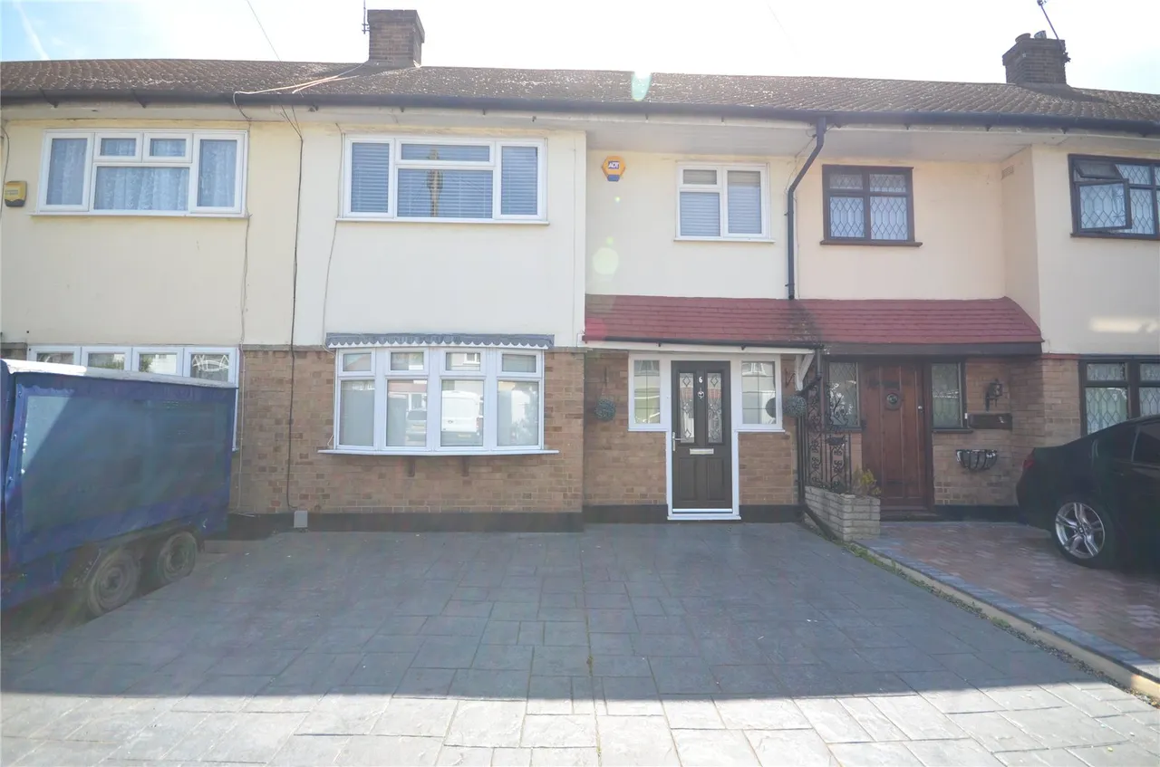 3 bed house to rent, Nelson Road, Rainham, RM13