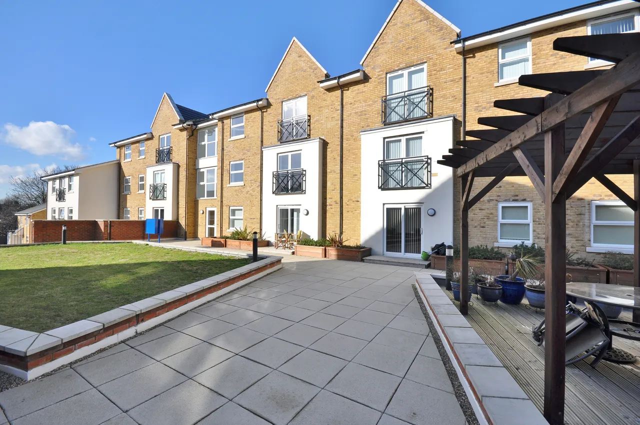 2 bed flat for sale — Johnson Place, 65 Walsworth Road, Hitchin