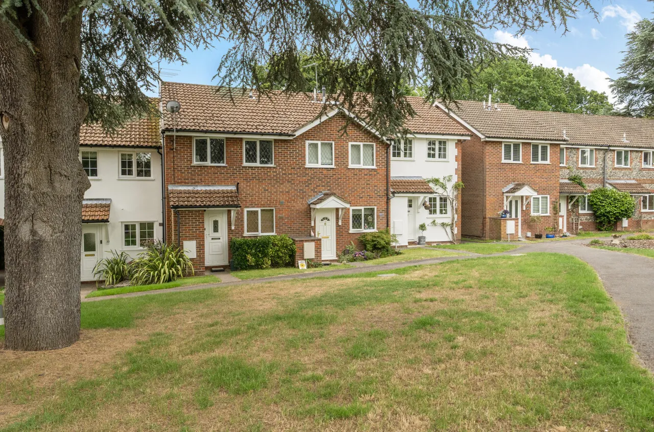 Ivy Drive, Lightwater, Surrey, GU18 5YY, photo 11