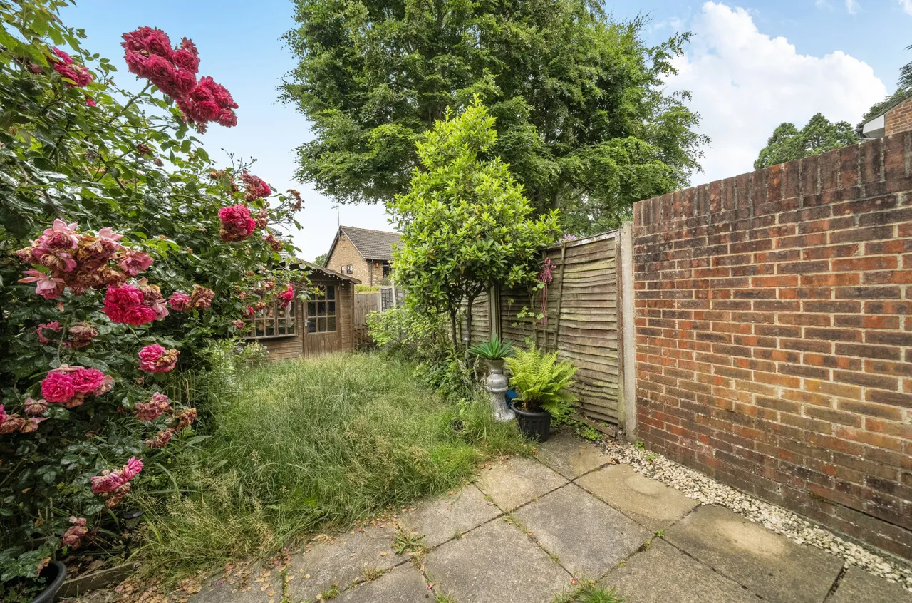 Ivy Drive, Lightwater, Surrey, GU18 5YY, photo 8