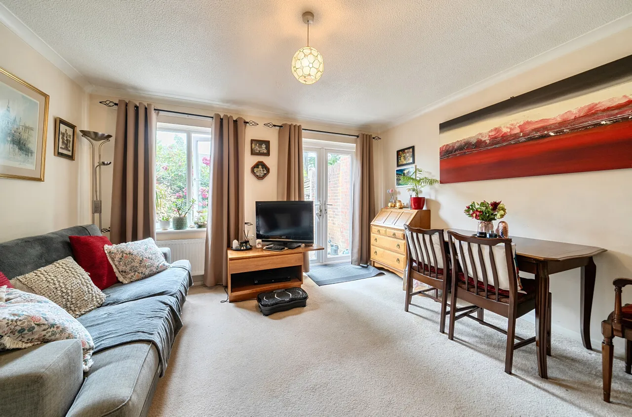 Ivy Drive, Lightwater, Surrey, GU18 5YY, photo 4