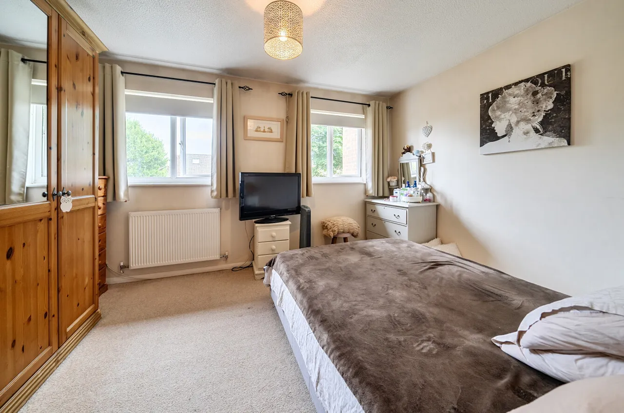 Ivy Drive, Lightwater, Surrey, GU18 5YY, photo 7