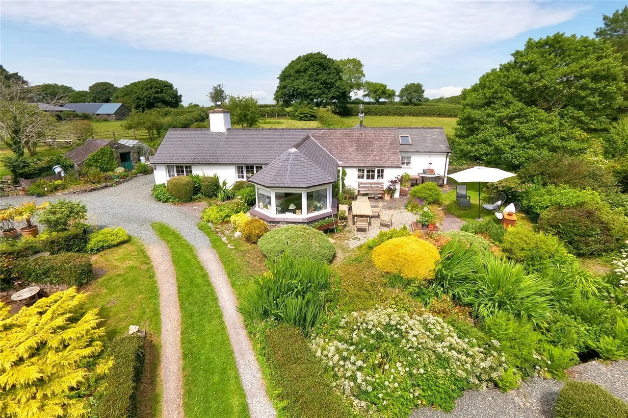 Groeslon, Caernarfon, LL54, photo 21