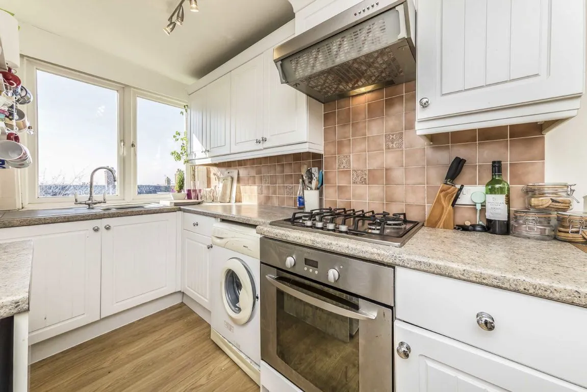 Lucien Road, SW17, photo 2