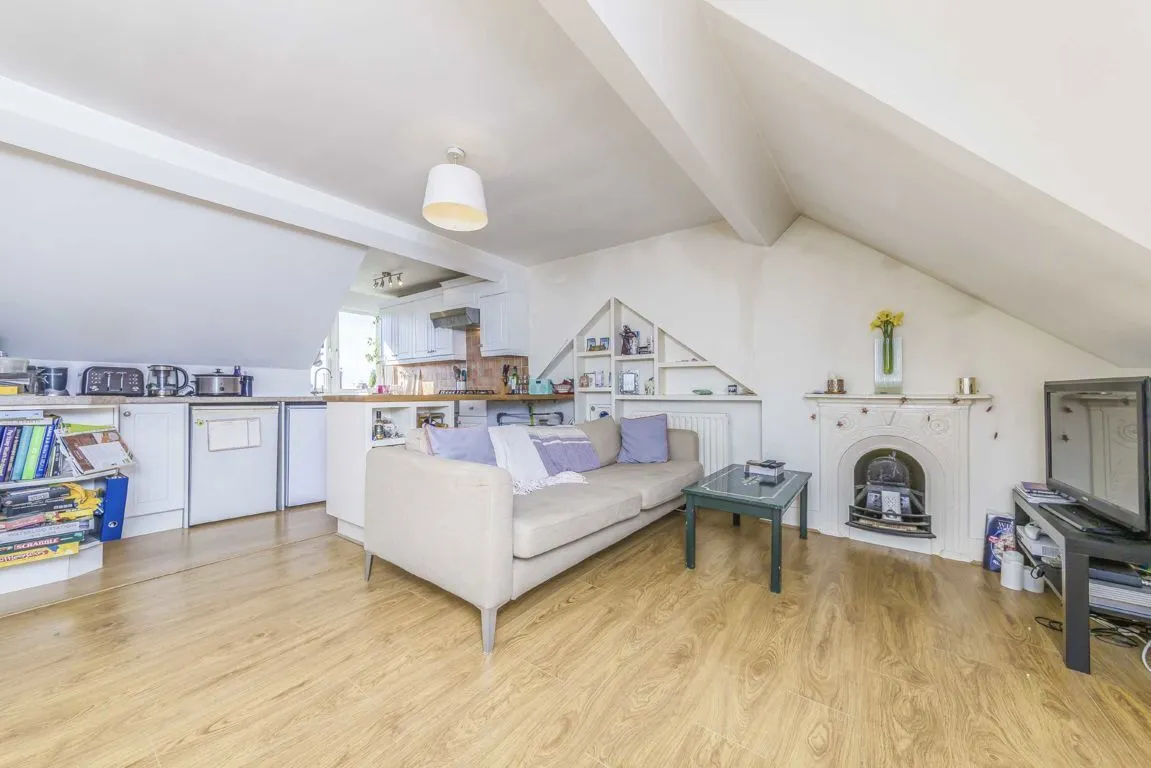 1 bed property to rent, Lucien Road, SW17