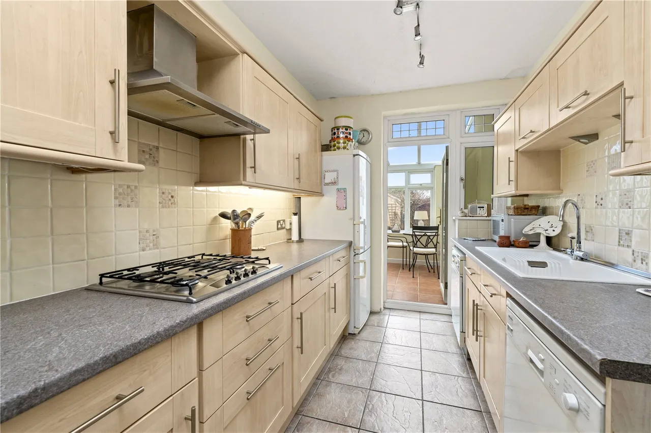 Percy Road, Hampton, TW12 2JP, photo 3