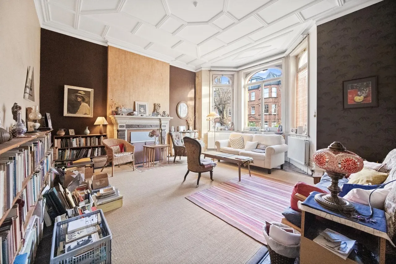 3 bed flat for sale — Compayne Gardens South Hampstead, London NW6 3DP