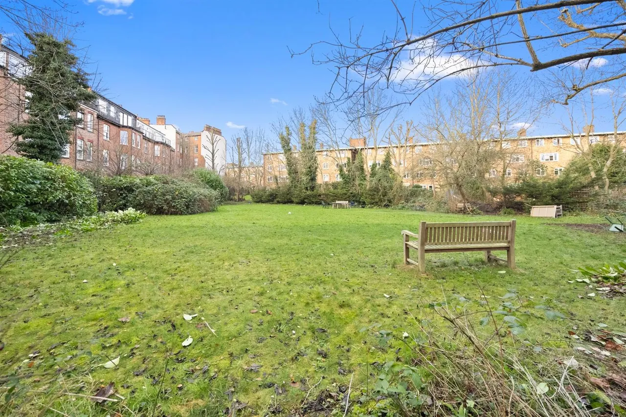 Compayne Gardens South Hampstead, London NW6 3DP, photo 2