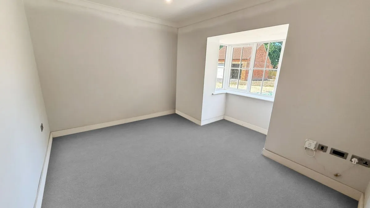 Oak Lodge, Orchard Court, photo 3