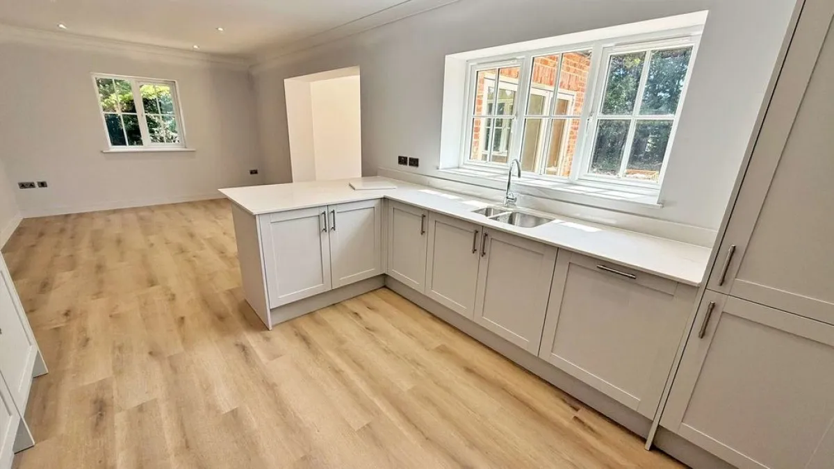 Oak Lodge, Orchard Court, photo 2