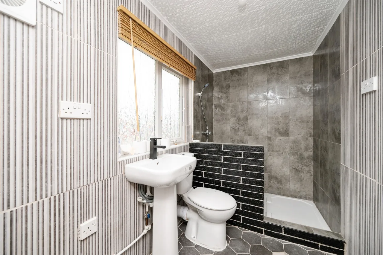 Surrey Crescent, West Bromwich, B71, photo 7
