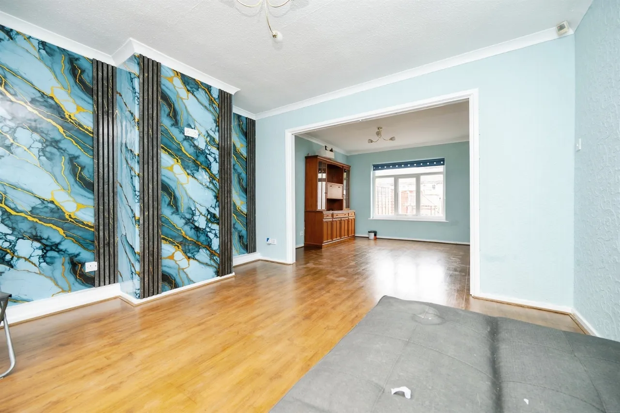 Surrey Crescent, West Bromwich, B71, photo 2