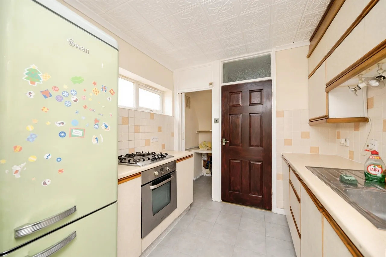 Surrey Crescent, West Bromwich, B71, photo 5