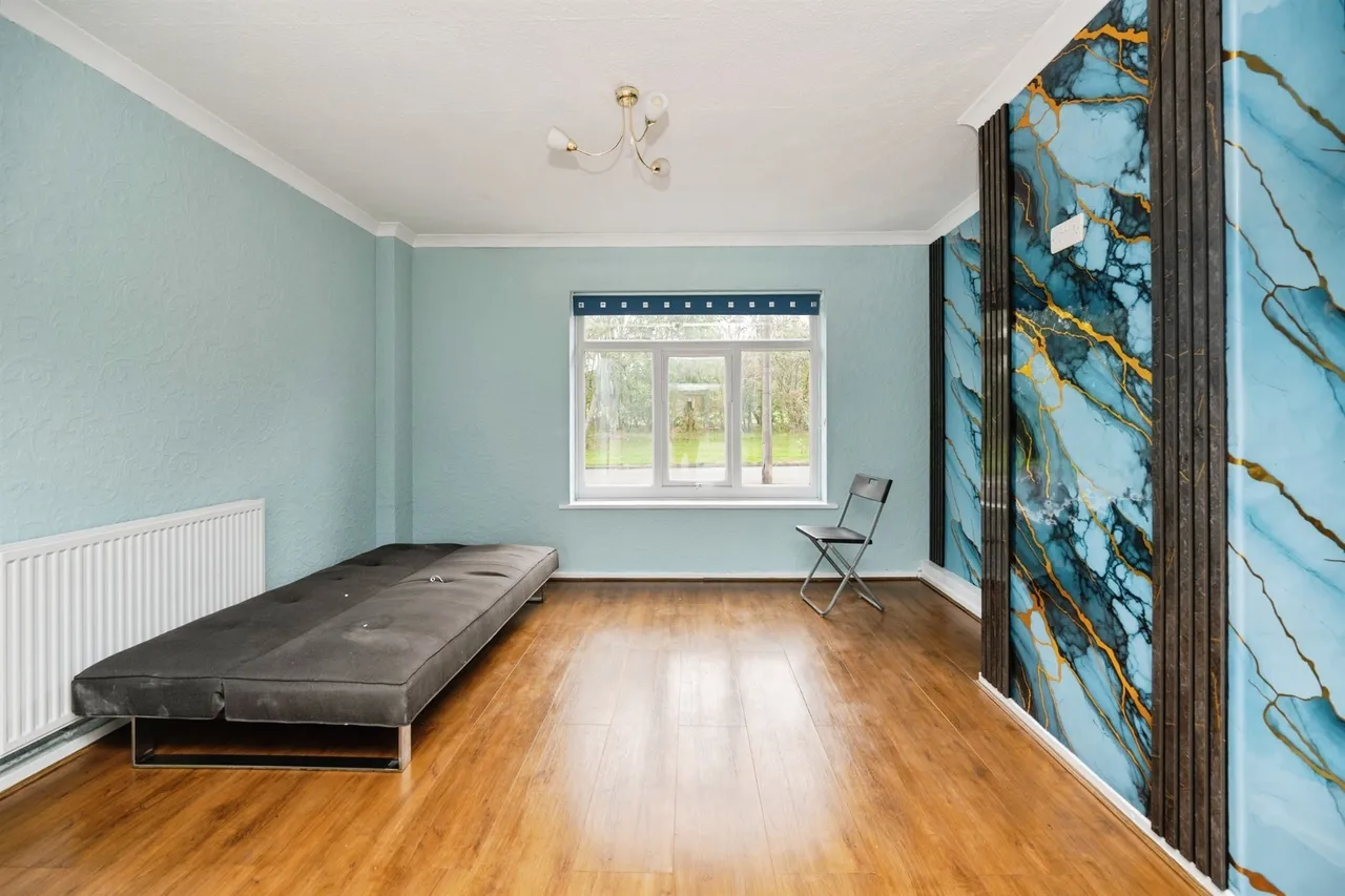 Surrey Crescent, West Bromwich, B71, photo 4