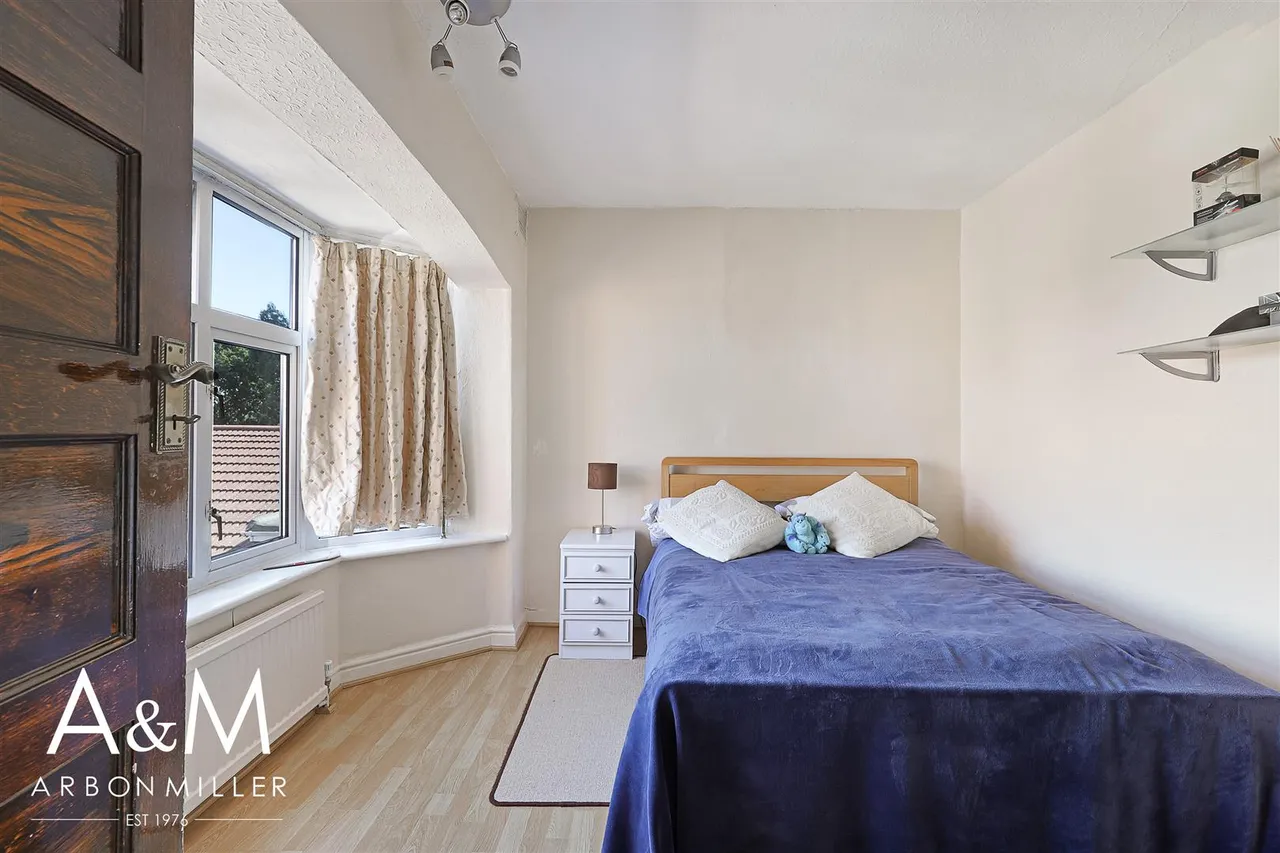Herent Drive, Clayhall, Essex, Ilford, IG50HF, photo 19