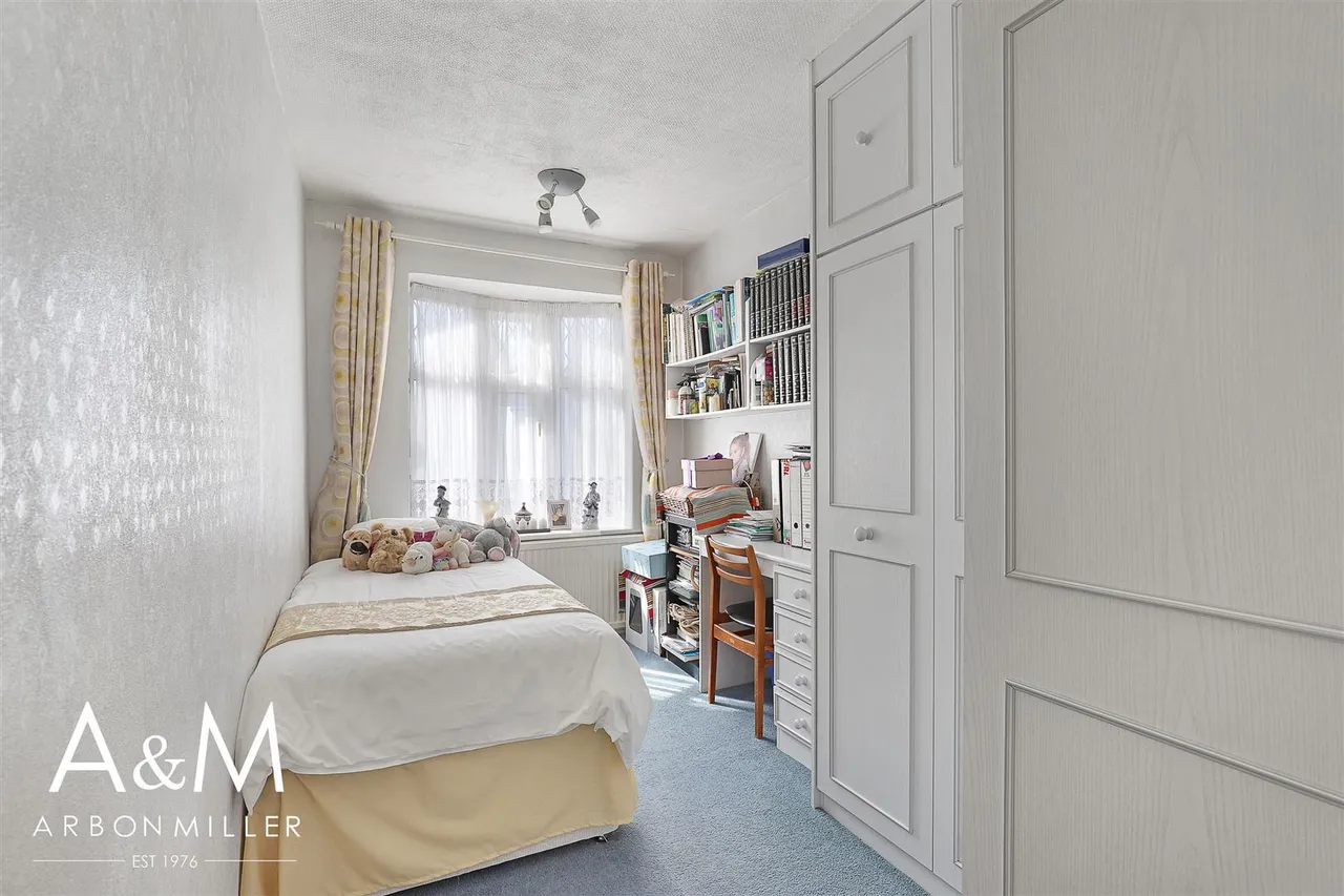 Herent Drive, Clayhall, Essex, Ilford, IG50HF, photo 18