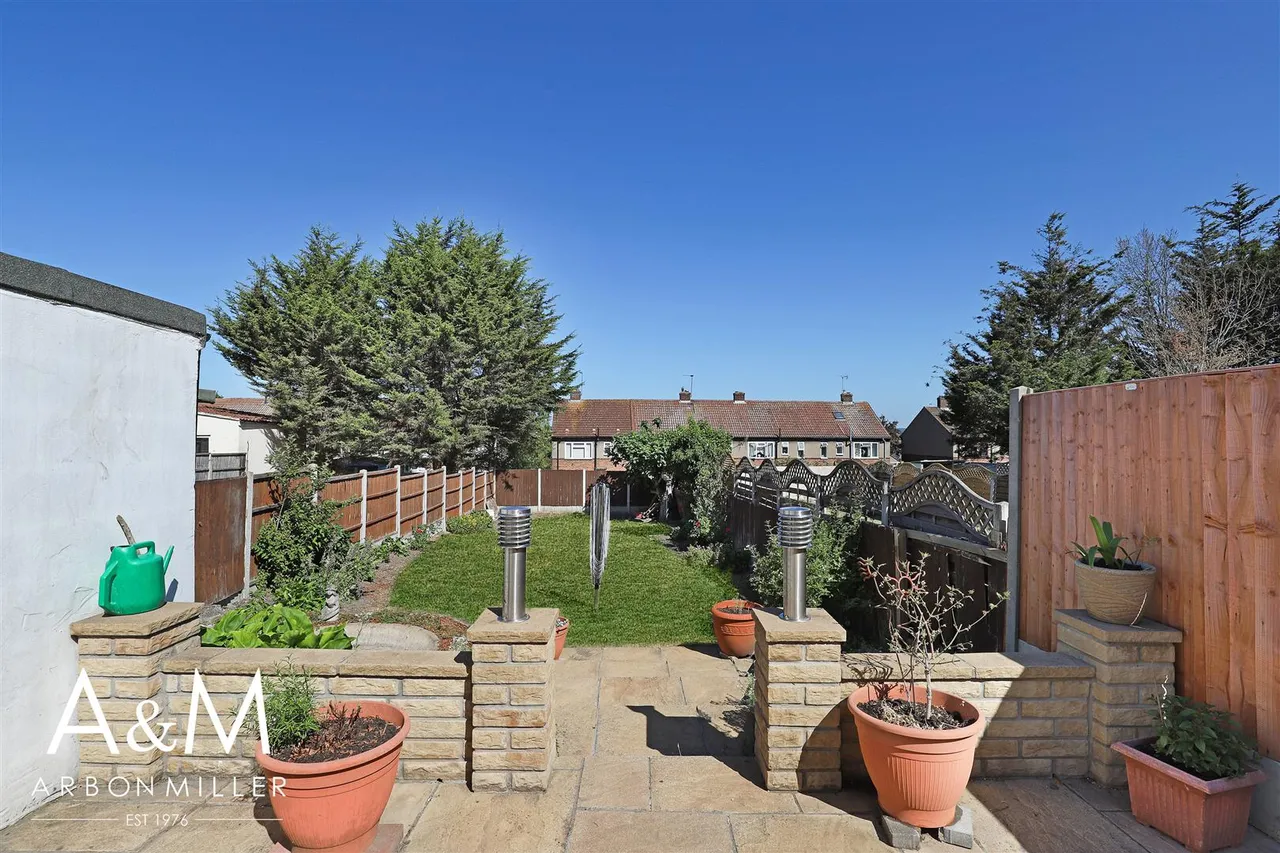 Herent Drive, Clayhall, Essex, Ilford, IG50HF, photo 23