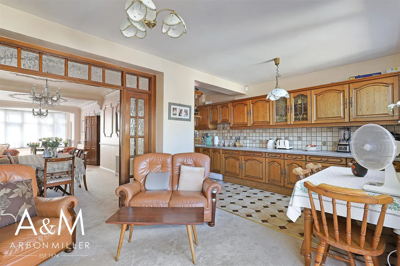 Herent Drive, Clayhall, Essex, Ilford, IG50HF, photo 10