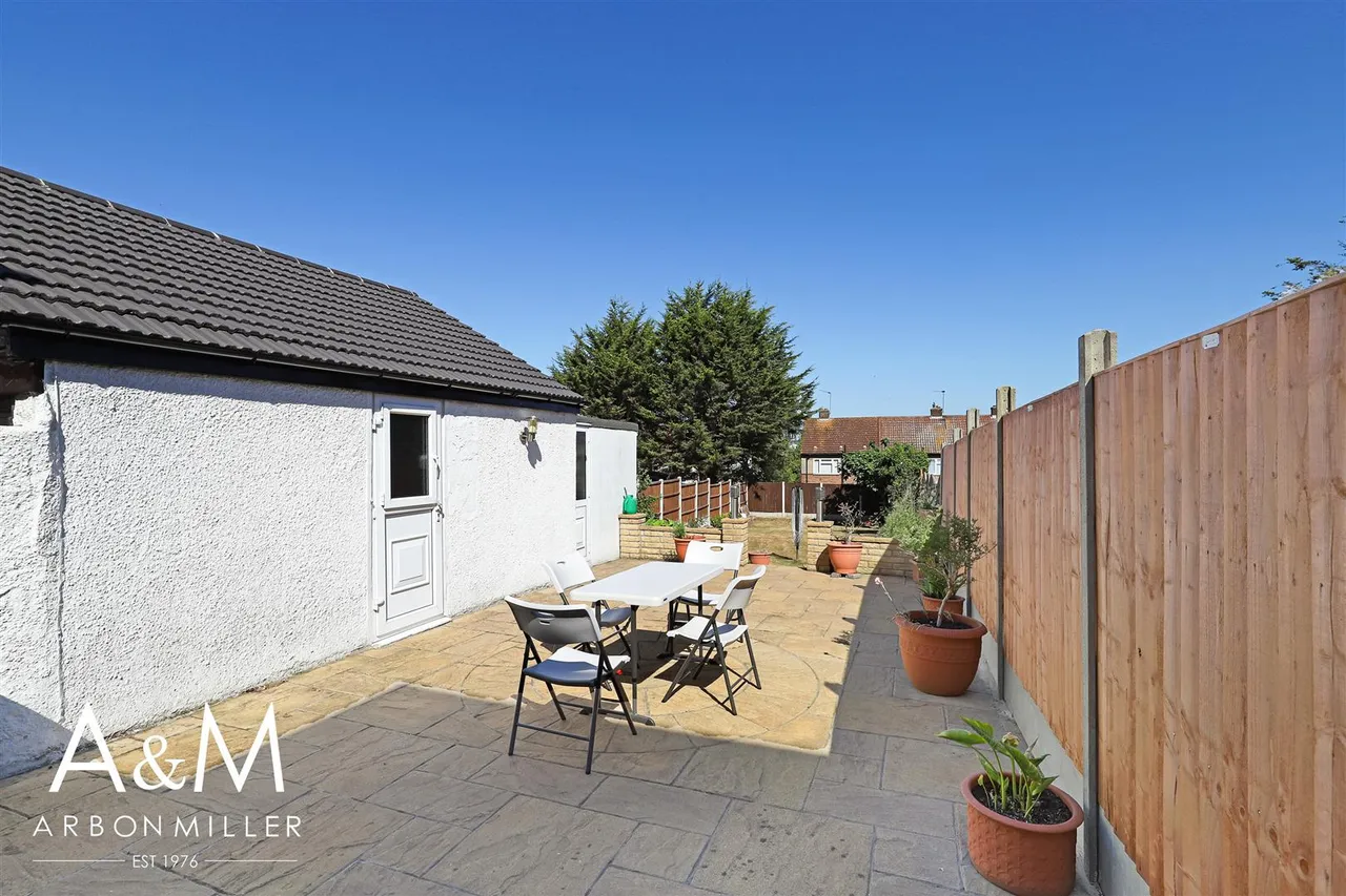 Herent Drive, Clayhall, Essex, Ilford, IG50HF, photo 22