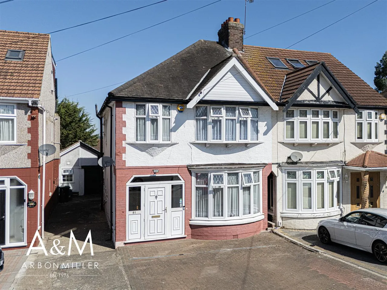 4 bed property for sale — Herent Drive, Clayhall, Essex, Ilford, IG50HF