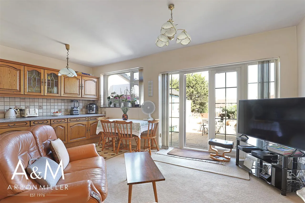 Herent Drive, Clayhall, Essex, Ilford, IG50HF, photo 9
