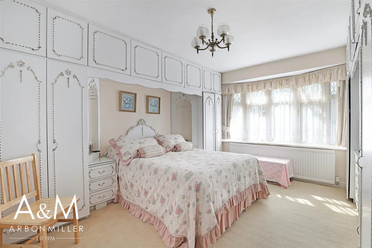 Herent Drive, Clayhall, Essex, Ilford, IG50HF, photo 15