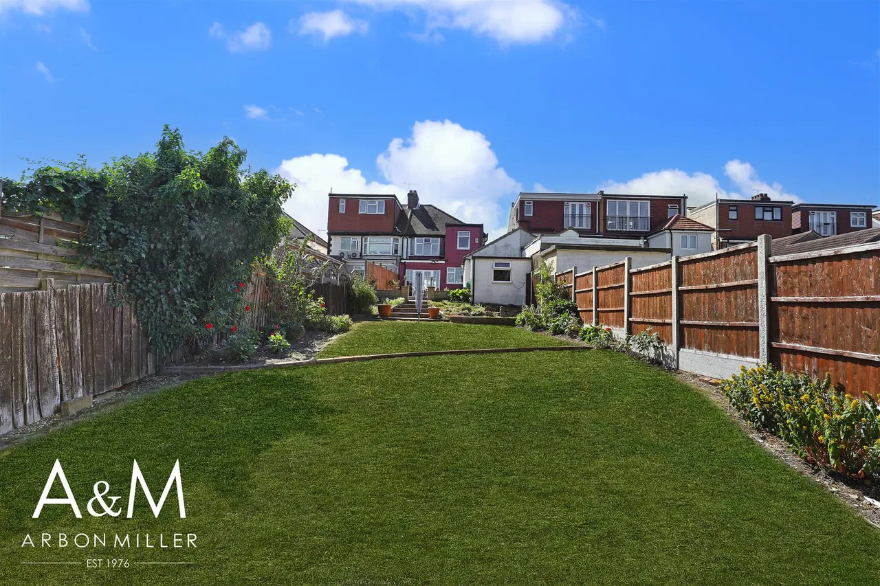 Herent Drive, Clayhall, Essex, Ilford, IG50HF, photo 24