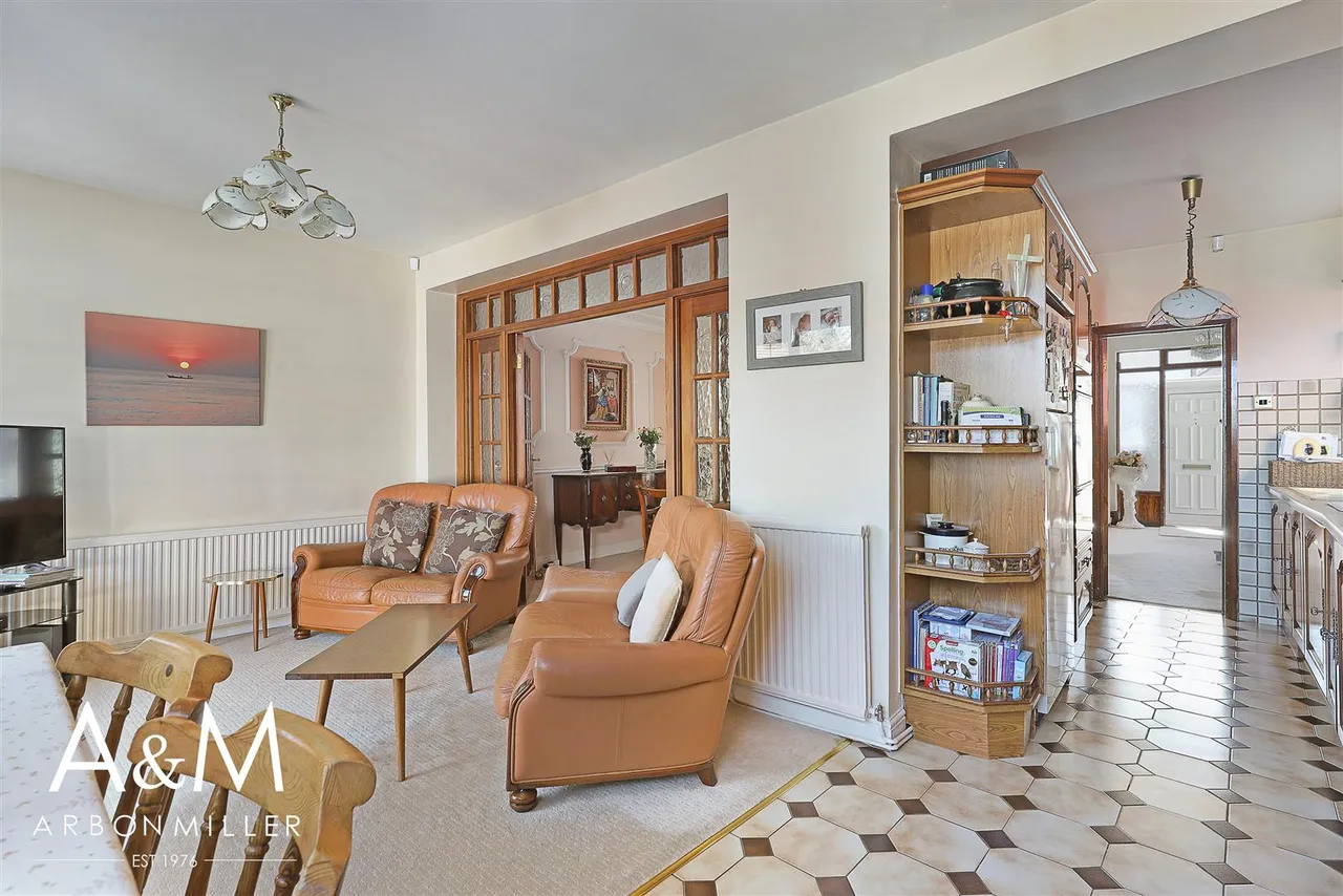 Herent Drive, Clayhall, Essex, Ilford, IG50HF, photo 13
