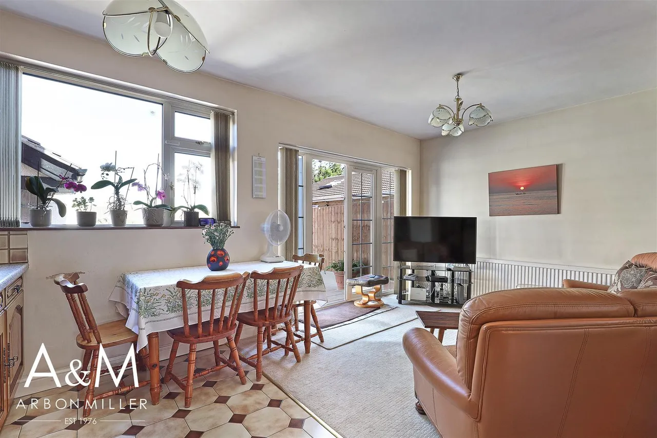 Herent Drive, Clayhall, Essex, Ilford, IG50HF, photo 12