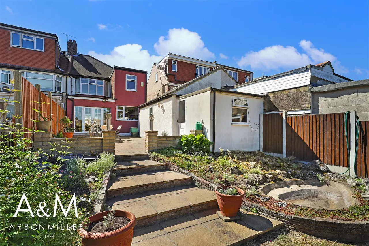 Herent Drive, Clayhall, Essex, Ilford, IG50HF, photo 25