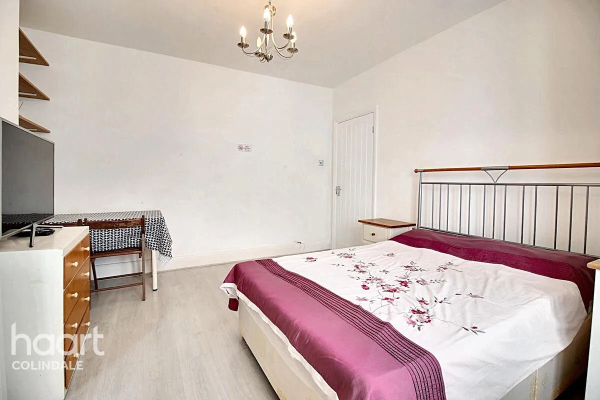 Edgware Way, HA8, photo 3